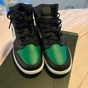 COPY - Air Jordan 1 mid 7y size 8.5 womens
